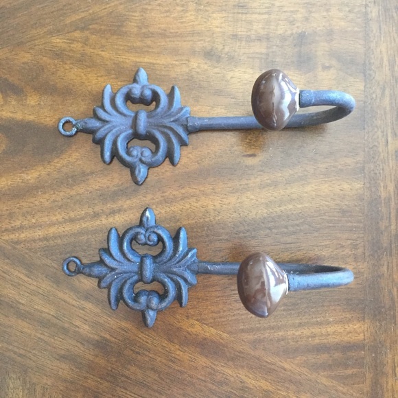 Collection of 4 Vintage Wrought Iron Trivets & Set of Wrought Iron Hooks - Picture 6 of 6